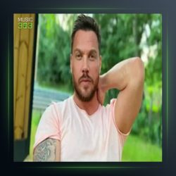 آهنگ Aşkla از سینان آکچیل