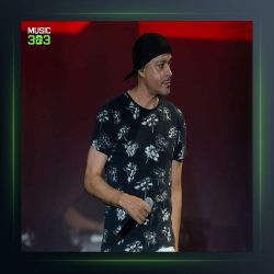 آهنگ Bir Minik Mikrofon از جزا