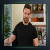 آهنگ Cumartesi از سینان آکجیل