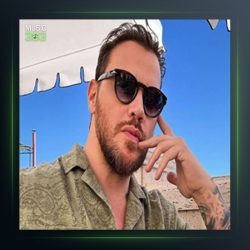 آهنگ Geleceğim Aklına از سینان آکچیل