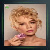 آهنگ Bir Fırtına Tuttu Bizi از آیچین آسان