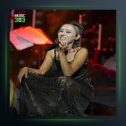 آهنگ Sevmek Çok Güzel از ییلدیز تیبله